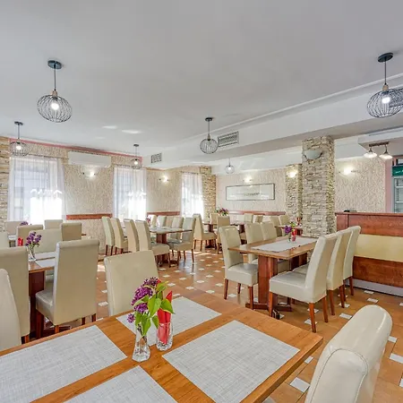 לינה וארוחת בוקר Centar