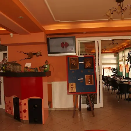 לינה וארוחת בוקר Centar 3*