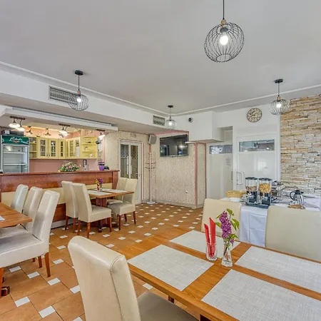 Centar 3* Delnice