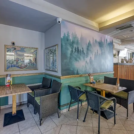 Centar Bed & Breakfast 3*