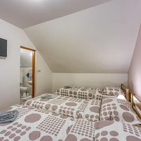 Centar Bed & Breakfast 3*