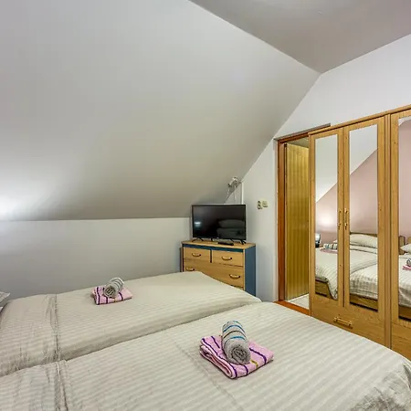 Centar Bed & Breakfast 3*