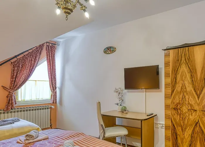 Centar Bed & Breakfast 3*