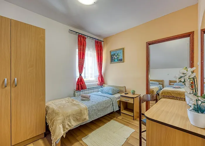 Centar Bed & Breakfast 3*