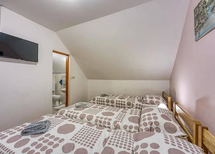 Centar Bed & Breakfast 3*